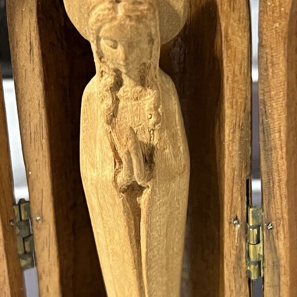 Blessed Virgin Mary Wood Carving 3-D Encased Hinged Capsule Made in Italy - Picture 15 of 17
